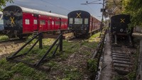 Setelah lockdown diberlakukan oleh Perdana Menteri (PM) Narendra Modi sejak 25 Maret lalu, otoritas perkeretaapian India mengambil langkah yang belum pernah ada sebelumnya, yakni menghentikan sementara operasional kereta api hingga 14 April mendatang.
