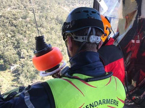 Penyelamatan pria yang tersesat di gunung