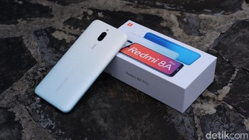 Redmi 8A Pro dibanderol dengan harga Rp 1,549 juta (RAM 2 GB/ROM 32 GB) dan Rp Rp 1,649 juta (RAM 3GB/ROM 32GB). Penjualan dimulai pada 7 April besok. Foto: Adi Fida Rahman/detikINET