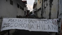 Sementara untuk yang sembuh bertambah dua orang yang berasal dari Kota Surabaya dan Blitar. Dengan penambahan dua pasien sembuh itu, secara kumulatif jumlah pasien sembuh di Jawa Timur bertambah menjadi total 30 orang.