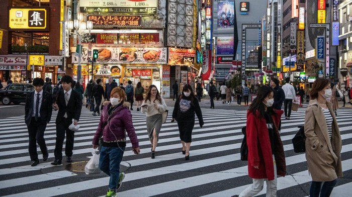Tanpa Lockdown, Jepang Berlakukan Status Darurat Corona PM Jepang Shinzo Abe mengumumkan keadaan darurat terkait kasus virus Corona yang terus menyebar.