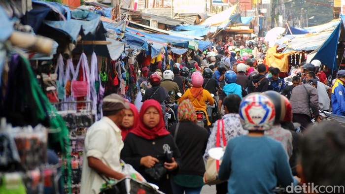 Saat ini penggunaan masker menjadi sebuah kewajiban saat keluar rumah. Namun sebagian 
warga di Kota Sukabumi, imbauan itu tidak sepenuhnya dilakukan.