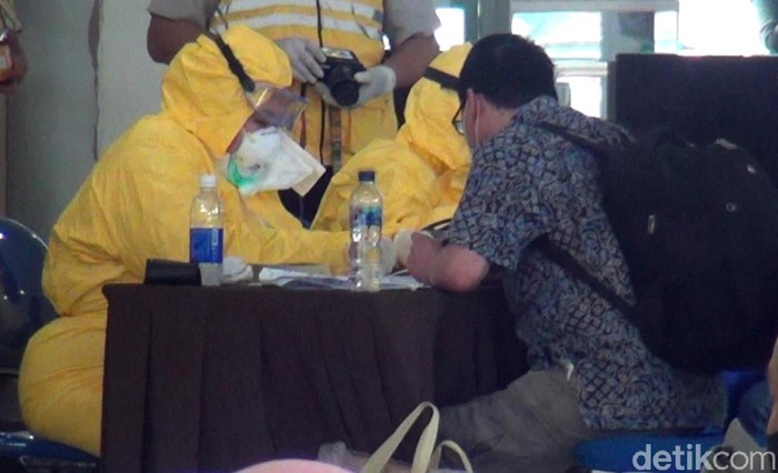 Momen 154 Pekerja Migran dari Malaysia Jalani Rapid Test Sebanyak 154 pekerja migran dari Malaysia tiba di Bandara Internasional Juanda. Mereka tiba dengan Malaysian Airlines sekitar pukul 15.00 WIB.