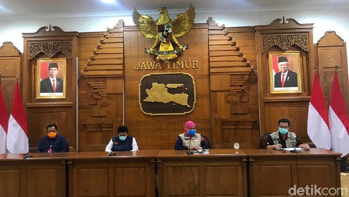 gubernur khofifah jumpa pers di grahadi