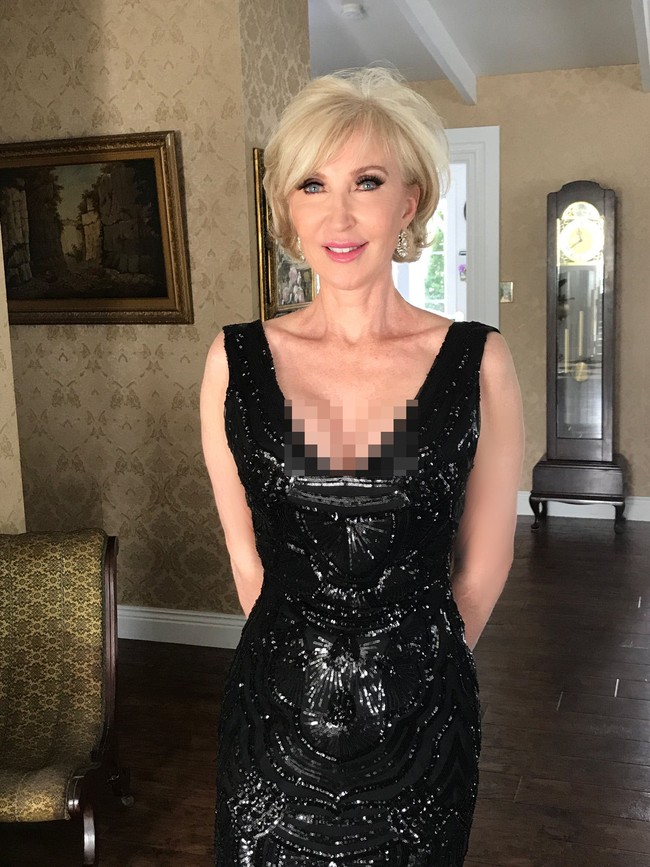 Profesi detektif swasta memang sudah tidak asing lagi namun Julia menjadi salah satu dari sedikit wanita yang melakoninya. Dikatakan jika kebanyakan orang yang menjalani pekerjaan ini adalah bekas polisi pria. Ia pun mendirikan perusahaannya sendiri yakni Arbeth & Co Ltd yang kebanyakan stafnya datang dari mantan polisi London. Foto: Twitter @JuliaHartleyM