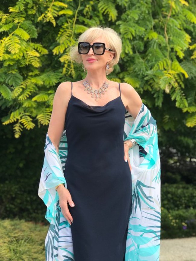 Julia pun sering menjadi narasumber untuk diminta pendapatnya mengenai ciri-ciri pasangan selingkuh. Beberapa waktu lalu, ia mengungkap jika meski sedang pandemi Corona, banyak orang yang melaporkan pasangannya berselingkuh. Hal itu dilatarbelakangi kondisi lockdown yang mengharuskan mereka berdiam diri di rumah dan melihat gerak-gerik mencurigakan pasangan. Foto: Twitter @JuliaHartleyM