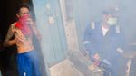 Waspada Demam Berdarah Masyarakat Lakukan Fogging