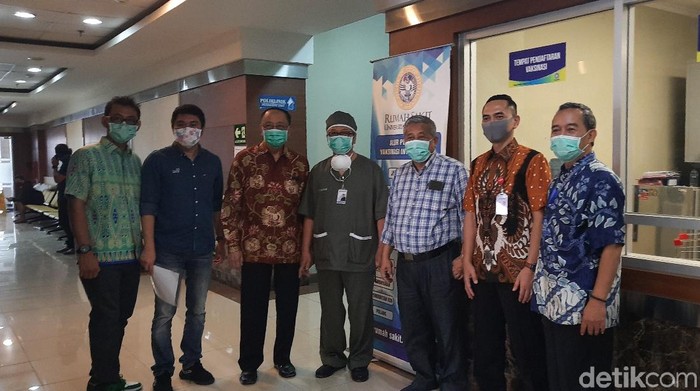 Rumah Sakit Khusus Infeksi (RSKI) Unair Surabaya tengah direnovasi dan diharapkan bisa beroperasi dalam waktu dekat. Sebanyak 110 tenaga medis dari Pemprov Jatim bakal dilatih secara kilat.