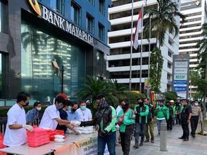 Orang Terkaya RI Bagi-bagi 1.000 Makanan Gratis Setiap Hari ke Ojol cs