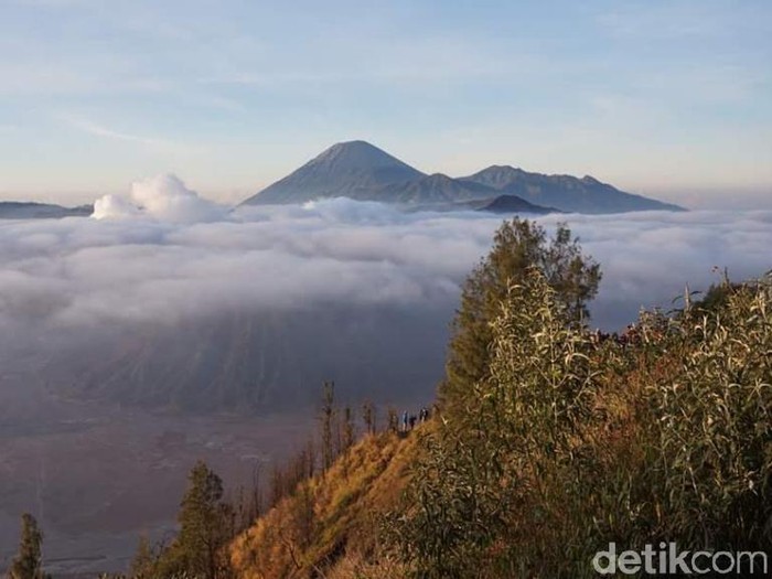 Gempa magnitudo (M) 5,2 terjadi di Kabupaten Blitar, Jawa Timur. Getaran gempa dirasakan warga di Lereng Gunung Bromo.