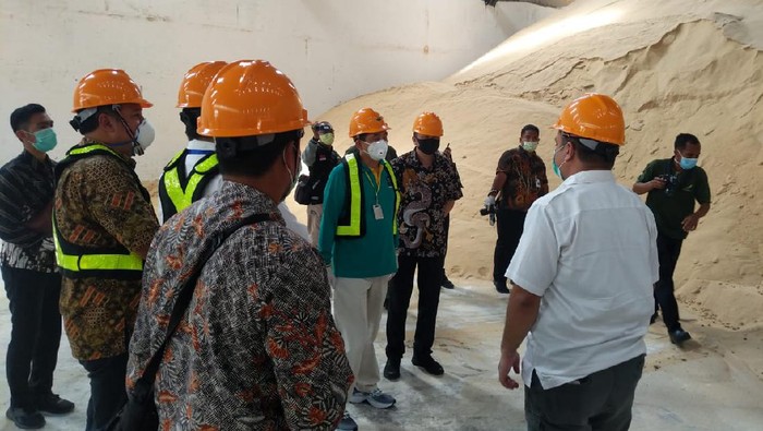 Menteri Perdagangan Agus Suparmanto melakukan sidak ke pabrik PT Industri Gula Nusantara (IGN), di Kendal, Jawa Tengah.