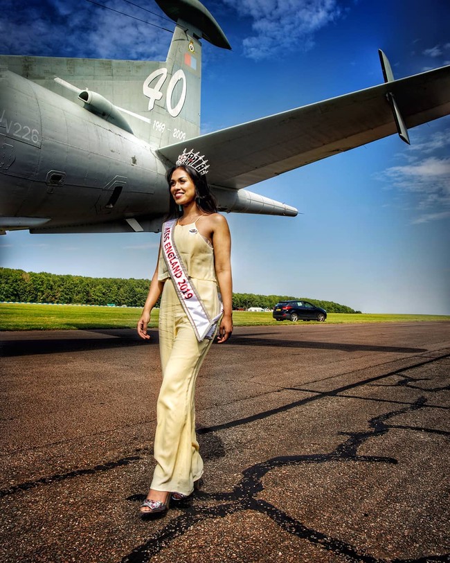Miss England 2019 Bhasha Mukherjee lulus dari fakultas kedokteran Universitas Nottingham dengan dua gelar yaitu Bachelor of Medicine dan Bachelor of Surgery. Foto: Instagram @ bhasha05