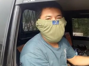 Seperti Miliarder McAfee, Orang-orang Ini Viral Gegara Masker Celana Dalam