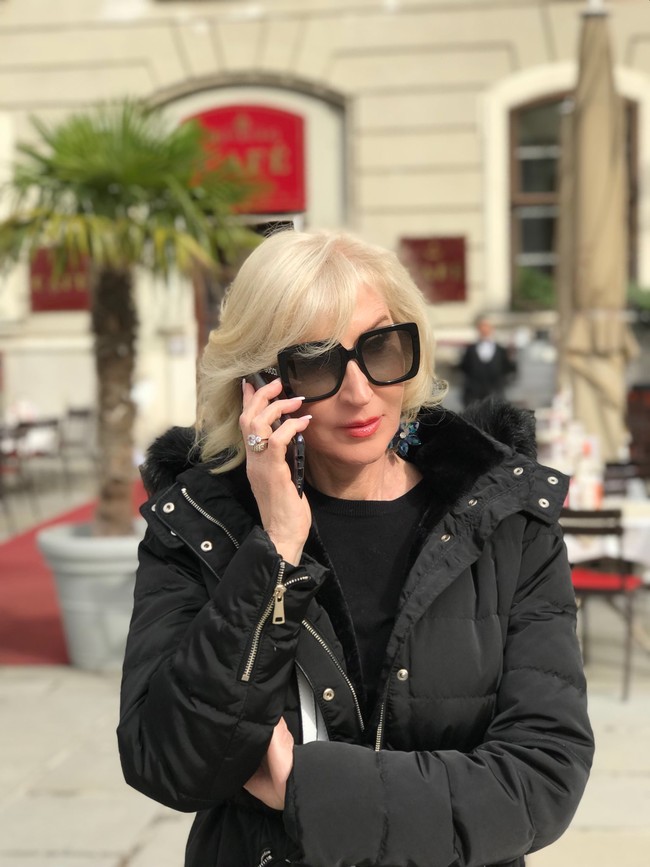 Selain perselingkuhan secara fisik dan finansial, Julia juga menangani kasus investigasi lain, seperti orang hilang, penipuan, penipuan online bermotif asmara, perusahaan yang ingin membuntuti pegawai hingga forensik komputer atau handphone. Untuk satu kasus, ia mematok harga hingga AUS$5,000 (Rp 50 jutaan) per klien. Foto: Twitter @JuliaHartleyM