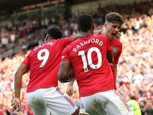 Buat Roy Keane, Man United Butuh Bek, Bukan yang Lain-lain