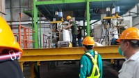 Saat ini hampir di seluruh daerah, harga gula pasir masih mengalami kenaikan hingga 47 persen dari HET yaitu Rp.12.500 per kilogram.