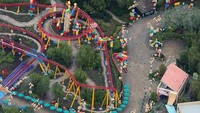 Pada tanggal 16 Maret keramaian itupun tak terlihat lagi di Toy Story Land. (REUTERS/Gregg Newton)