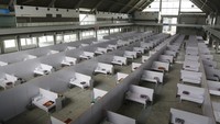 Rumah sakit darurat didirikan di pusat pameran dan convention center, di Lahore, Pakistan (26/3/2020). Setidaknya 900 tempat tidur disiapkan untuk para  pasien COVID-19. AP Photo/K.M. Chaudhry.
