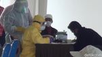 Momen 154 Pekerja Migran dari Malaysia Jalani Rapid Test