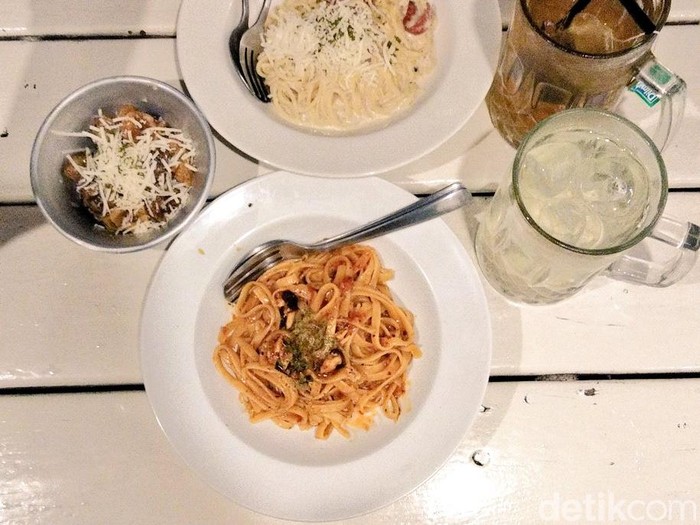 Picnic! Pasta x Sausage Picnic! Pasta x Sausage