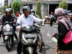 Satgas Covid 19 Banyuwangi Imbau Warga Cegah Corona dengan Bagikan Masker
