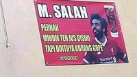 Yang ini bukan Naruto tapi pesepak bola M. Salah juga pernah singgah di warung buat makan. Segelas es teh manis pernah dibeli tapi katanya uangnya masih kurang. Nahloh! Foto: istimewa
