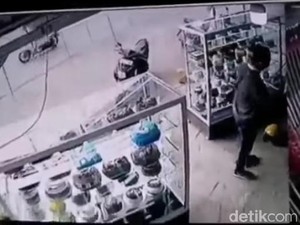 Modus Pesan Kue Ulang Tahun Spiderman, Pria Ini Curi HP Pemilik Toko