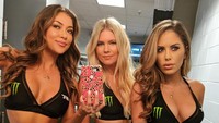 Lewat Instagram pribadinya, Brittney membagikan kesahariannya termasuk saat bertugas di octagon, sebelum tampil (Instagram/brittneypalmer)