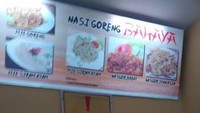 Entah apa yang menjadi daya tarik dari Naruto sehingga banyak penjual makanan seolah kompak menyematkan nama Naruto. Seolah-olah Naruto mampir dan makan di warung. Foto: istimewa