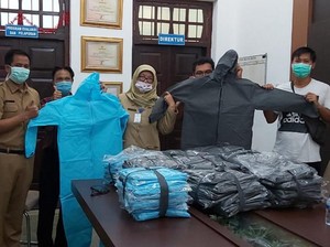Pemuda Banyuwangi Sumbang Hazmat untuk RSUD Blambangan Usai Galang Donasi