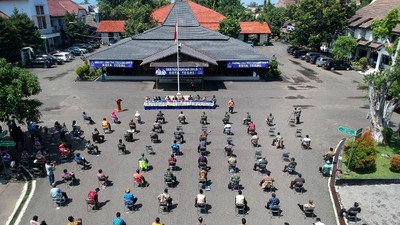 Rapat di Luar Ruang, Pemkot Tegal Terapkan Physical Distancing