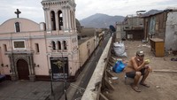Kemiskinan jadi salah satu permasalahan yang membayangi sejumlah negara di dunia, tak terkecuali Peru. Kondisi tersebut kian sulit saat wabah virus Corona ikut menggoyang perekonomian dunia.