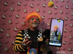 Badut Ini Hibur Anak-anak Via Medsos Saat Pandemi Corona