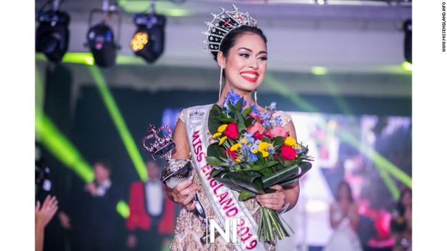 Bhasha Mukherjee terpilih sebagai Miss England 2019 pada Agustus tahun lalu. Dia kemudian memutuskan cuti sejenak dari kariernya sebagai dokter junior setelah mewakili Inggris di ajang Miss World 2019 pada Desember 2019. Foto: Instagram @ bhasha05