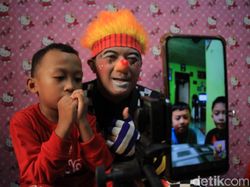Badut Ini Hibur Anak-anak Via Medsos Saat Pandemi Corona