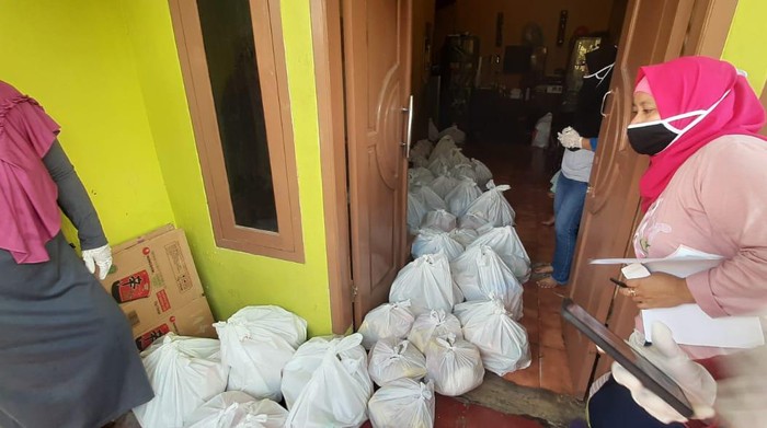 RT di Jaksel mengajak warganya membantu tetangga yang kondisi ekonominya terdampak Corona