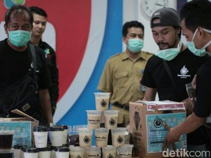 Lawan Corona, Sepengopian Cirebon Sebar Kopi Gratis ke Tenaga Medis