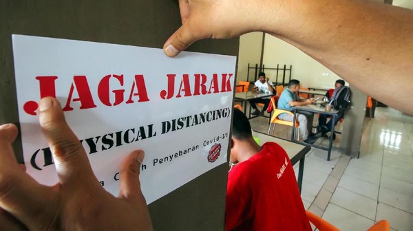 Warkop dan Restoran Mulai Terapkan Physical Distancing