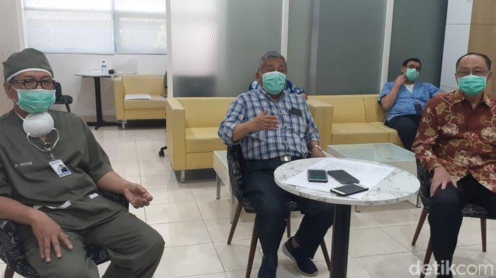 Rumah Sakit Khusus Infeksi (RSKI) Unair Surabaya tengah direnovasi dan diharapkan bisa beroperasi dalam waktu dekat. Sebanyak 110 tenaga medis dari Pemprov Jatim bakal dilatih secara kilat.