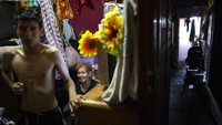 Hantaman Corona pada sektor perekonomian di Peru kian sulit bagi warga kelas menengah ke bawah, seperti Cesar. Selain mengumpulkan makanan sisa dari pasar, ia pun bekerja menjual permen di bus. Namun, penghasilan dari penjualan permen tersebut tak dapat sepenuhnya menopang kebutuhan hidup Cesar dan keluarganya.