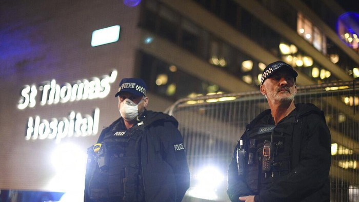 Perdana Menteri Inggris Boris Johnson dirawat intensif di ruang ICU RS St Thomas, London, Senin (6/3) malam. Kondisinya memburuk sejak dinyatakan positif Corona pada 27 Maret lalu.