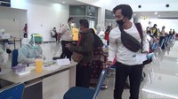 Sedangkan bagi yang terindikasi positif Corona maka akan mendapatkan penanganan lebih lanjut dari tim medis yang telah siaga.