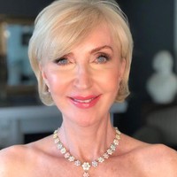 Jasa usaha Julia sering disewa oleh berbagai kalangan, termasuk selebriti terkenal, politisi, atlit, perusahaan, dan orang-orang kaya. Berbasis di Selandia Baru, ia pun mengerjakan kasus dari berbagai negara. Perselingkuhan adalah salah satu kasus yang paling banyak ditanganinya. Tak heran jika ia juga menjadi pakar untuk urusan hubungan, perselingkuhan, dan natur manusia. Foto: Twitter @JuliaHartleyM