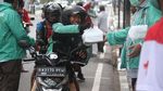 PKB Bagi-bagi Nasi Kotak Untuk Ojol