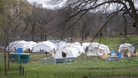 Taman kota terbesar di AS, Central Park New York tak luput menjadi lokasi rumah sakit darurat, ( 31/4/2020). AP Photo/Mary Altaffer.