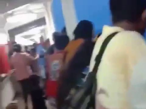 Ratusan penumpang KM Lambelu protes kapal tidak boleh sandar di Maumere karena diduga ada 3 ABK positif Corona (Screenshot video viral)