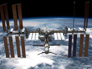 Bagaimana Astronot Bersihkan Stasiun Luar Angkasa dari Virus dan Bakteri?