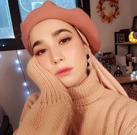 Nama lengkap dari influencer hijab Kim Miso adalah Harakat Ibtisam. Ia memakai Kim Miso sebagai nama panggung karena kini berdomisili di Korea. Kim Miso sendiri dalam bahasa Korea berarti tersenyum. Foto: instagram @kimmiso1194