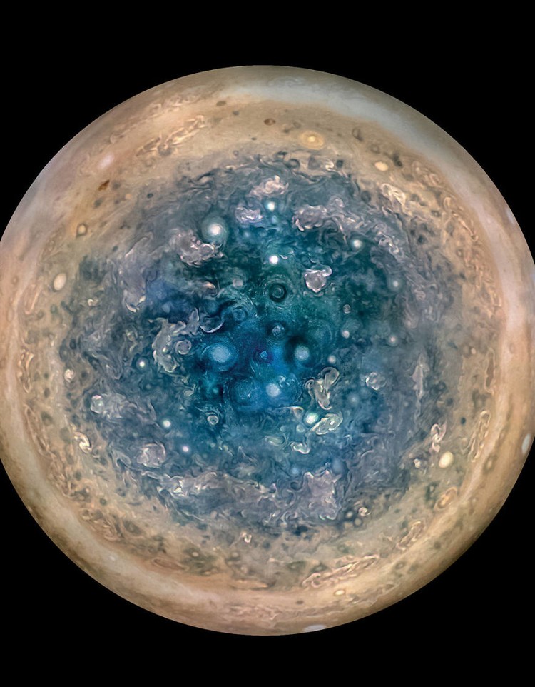 Jika Bumi sedang dilanda kekhawatiran akan wabah virus corona, lain halnya dengan planet Jupiter yang baru-baru ini terpantau sangat menawan dan indah.