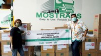 Perusahaan terus berkomitmen untuk berkontribusi mendukung program pemerintah dalam membantu menanggulangi pandemi COVID-19 bekerjasama dengan asosiasi profesi yang relevan dengan misi Enseval yaitu untuk meningkatkan kesehatan dengan menyediakan produk kesehatan yang berkualitas. Foto: dok. Enseval